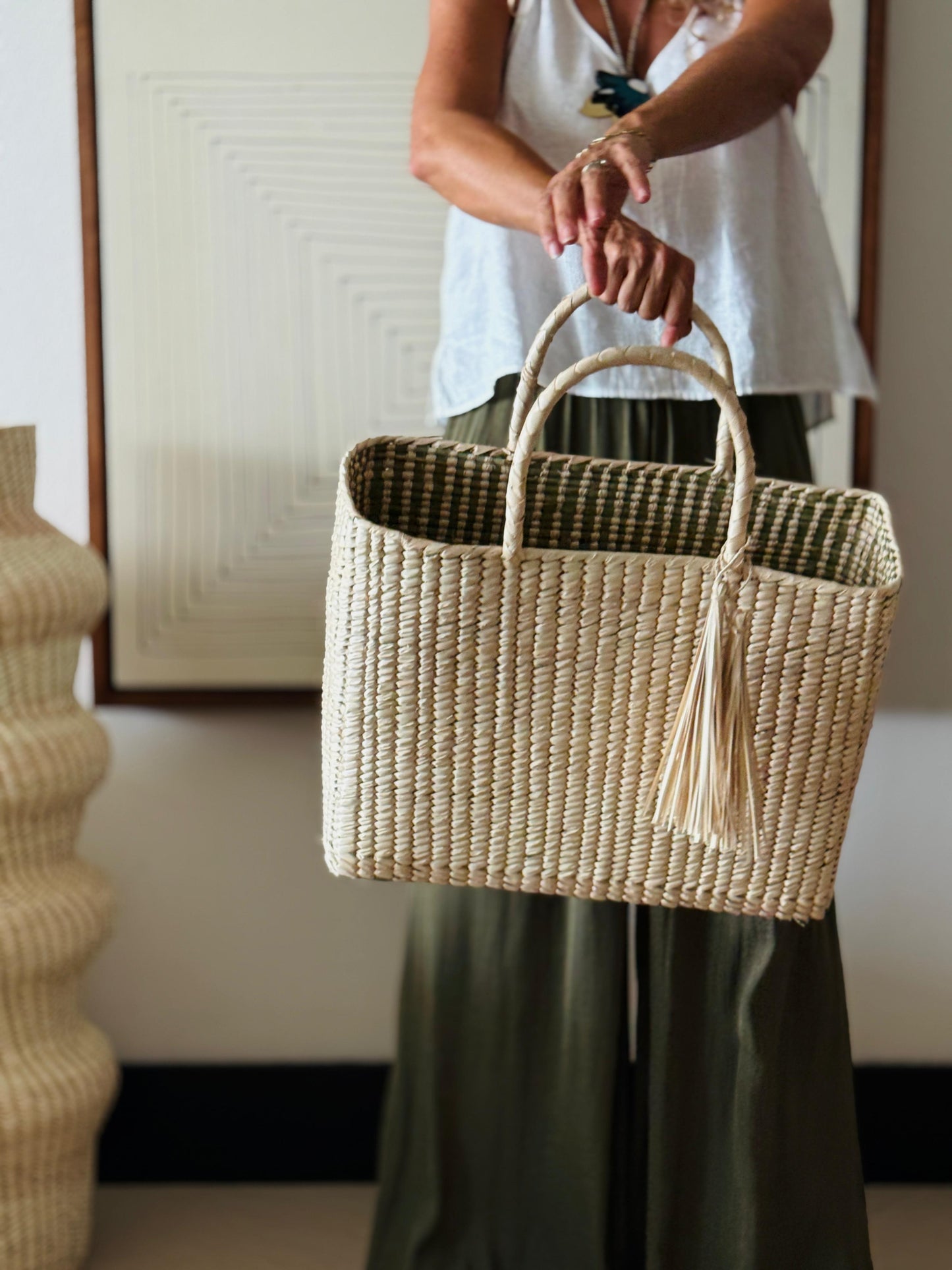 Bolsa Picnic con Asa de Piel Estilo Tropical y Funcionalidad Artesanal