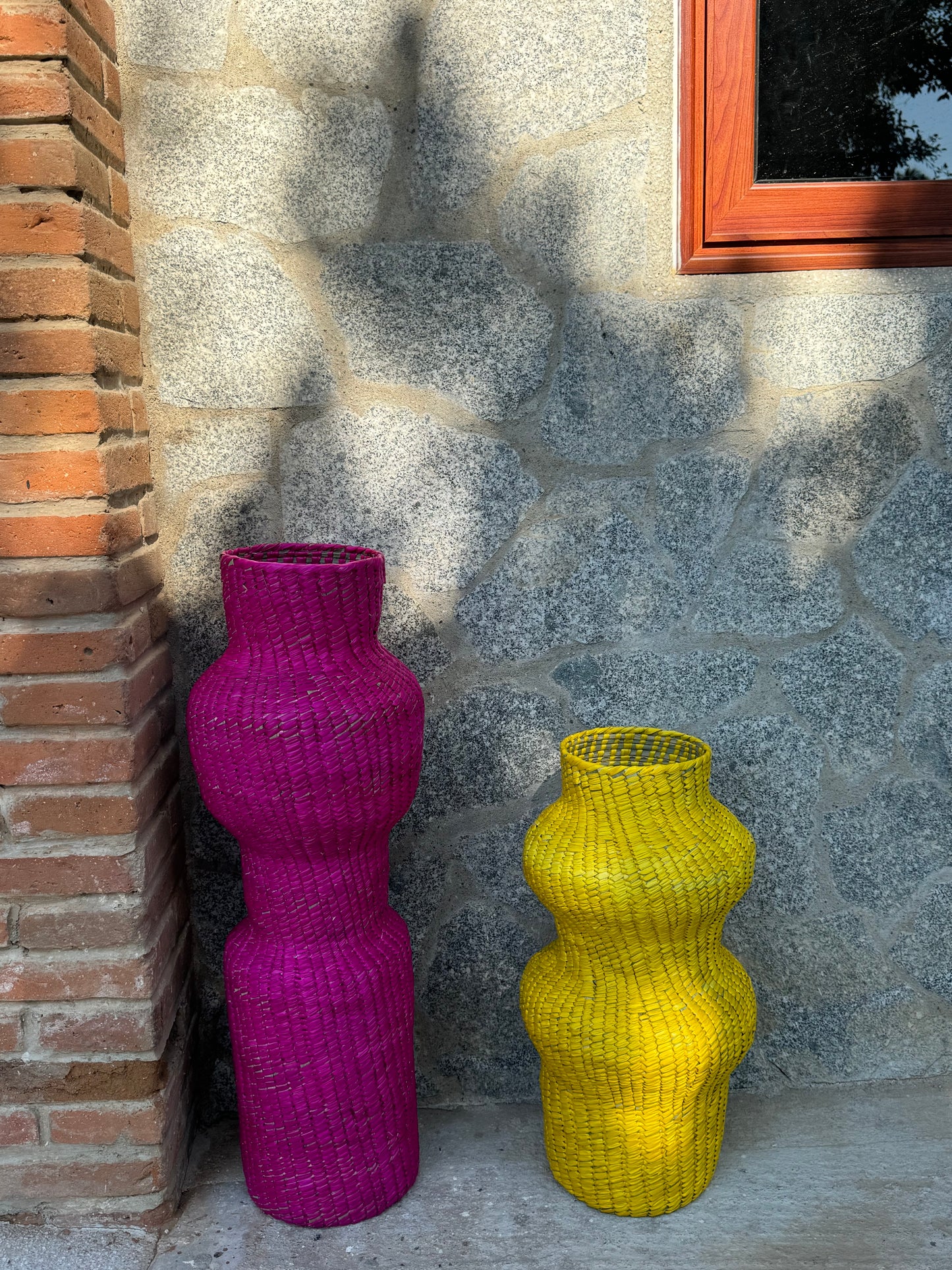 Jarrones Tejidos de Palma – Color y Artesanía para Tu Espacio - Palo Rosa Arte y Diseño