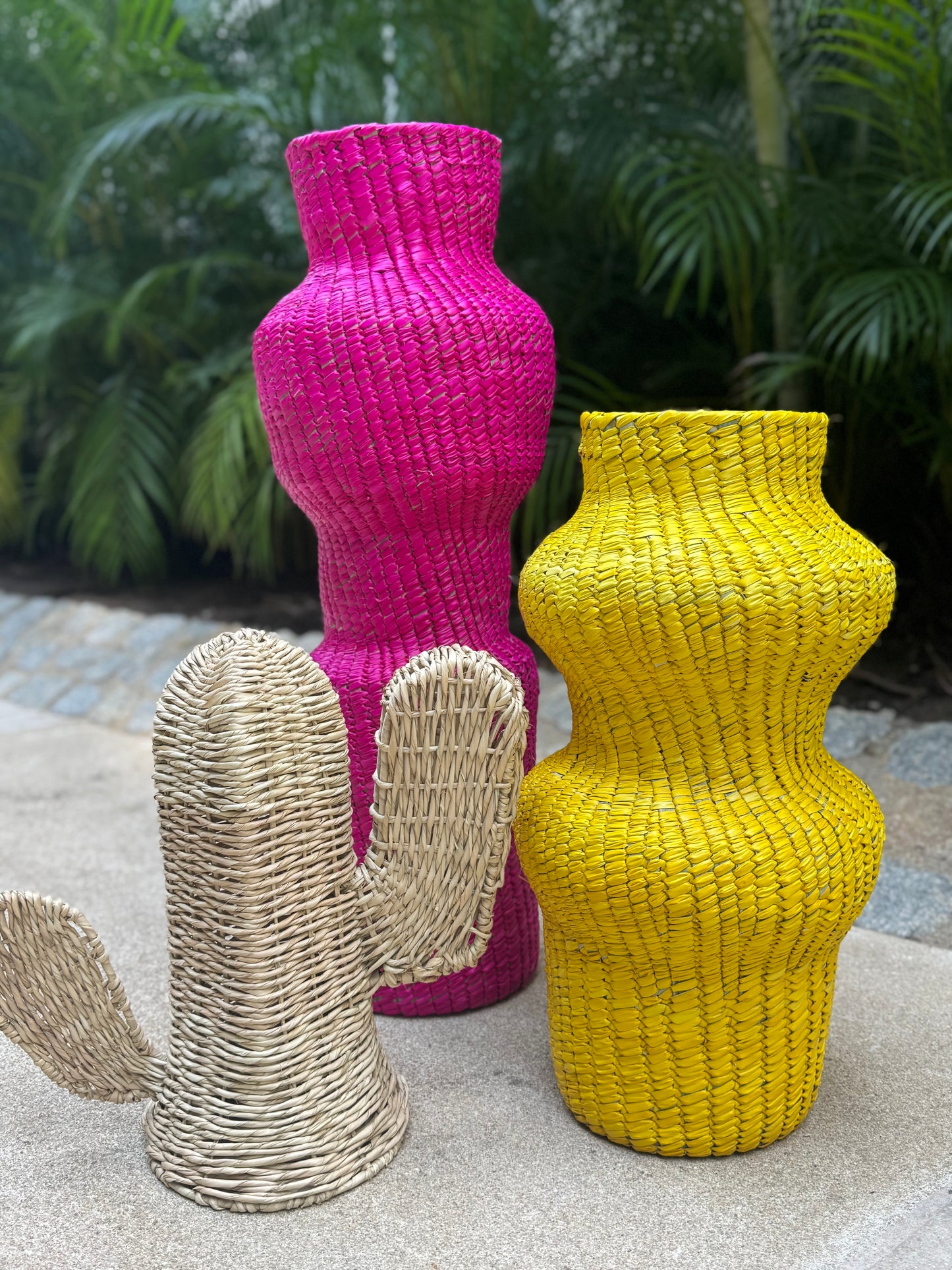 Jarrones Tejidos de Palma – Color y Artesanía para Tu Espacio - Palo Rosa Arte y Diseño