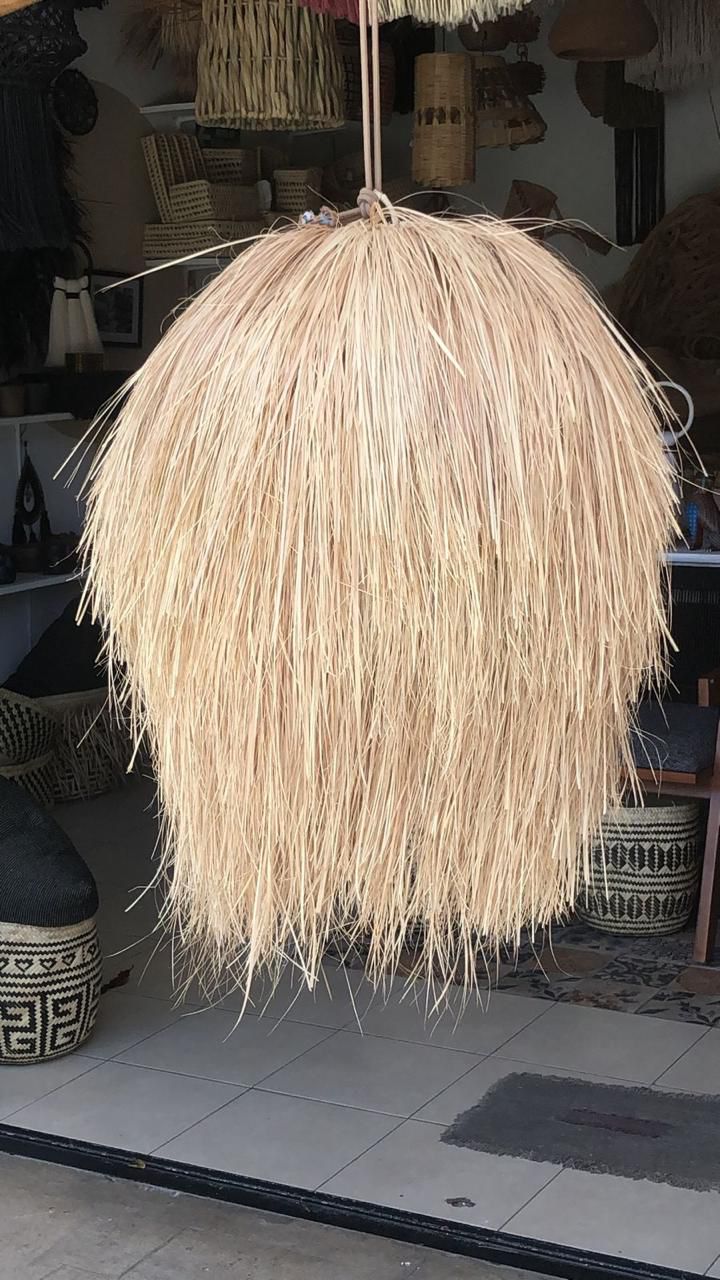 Lámpara Mechuda – Diseño Contemporaneo y Tropical