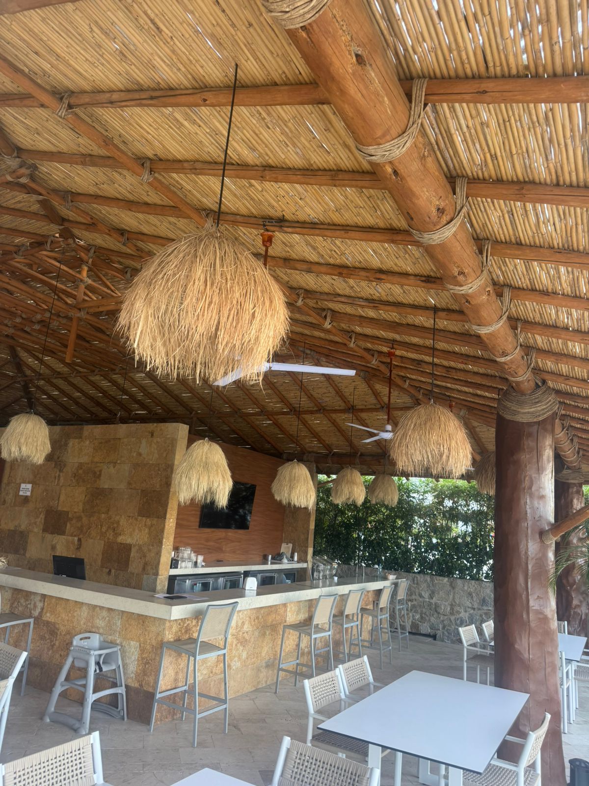 Lámpara Mechuda – Diseño Contemporaneo y Tropical
