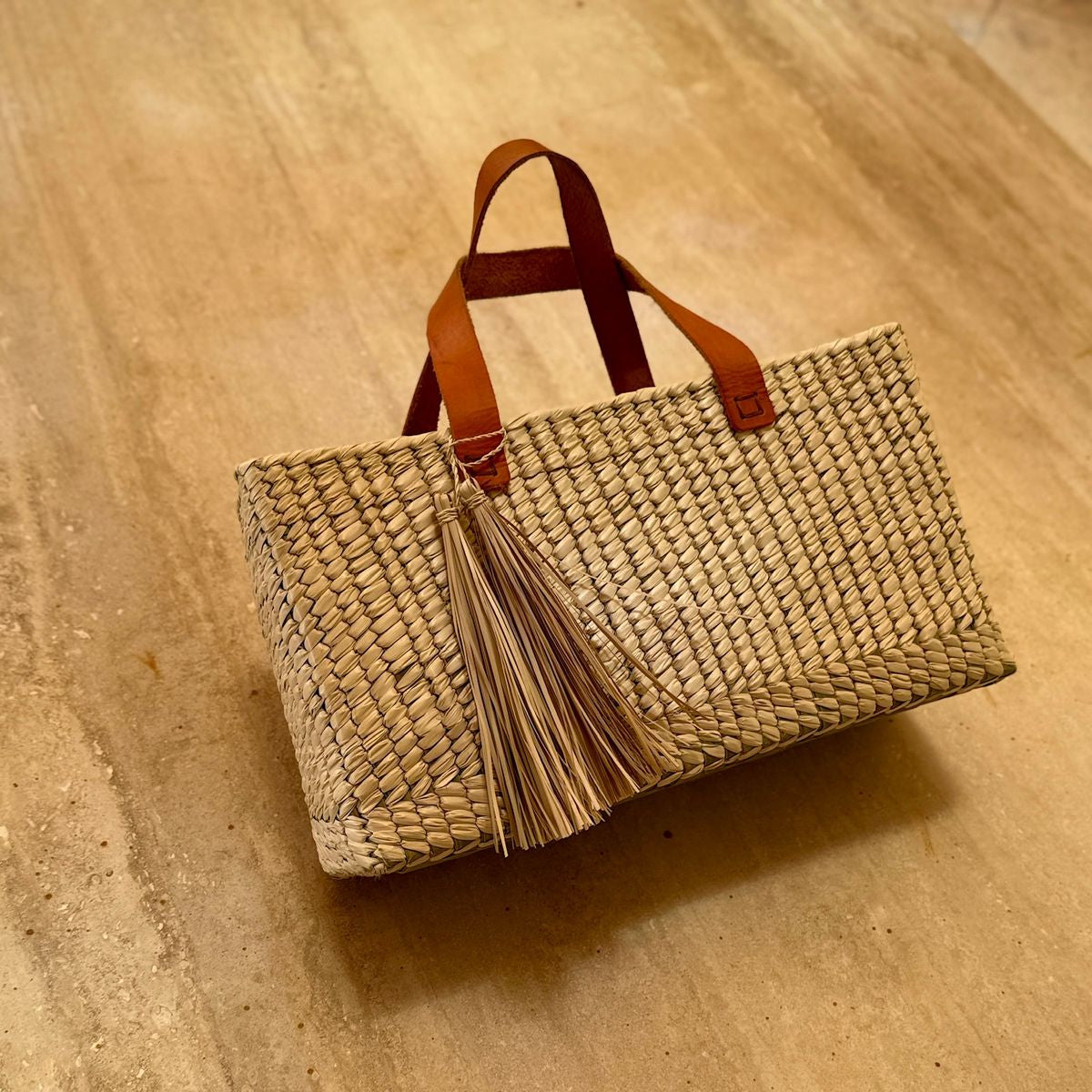 Bolsa para picnic artesanal hecha de palma mediana - Palo Rosa Arte y Diseño