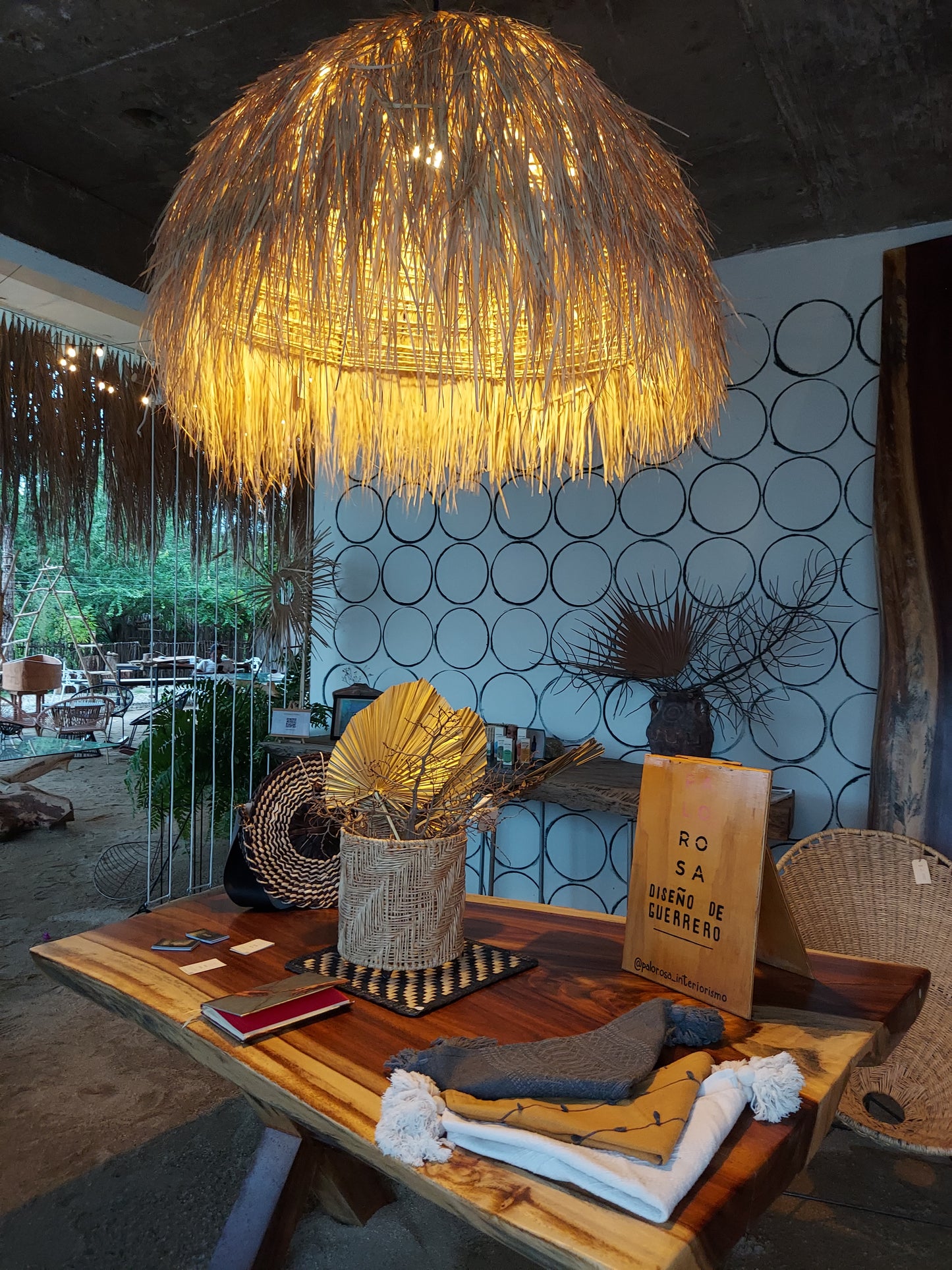Lámpara Mechuda – Diseño Contemporaneo y Tropical
