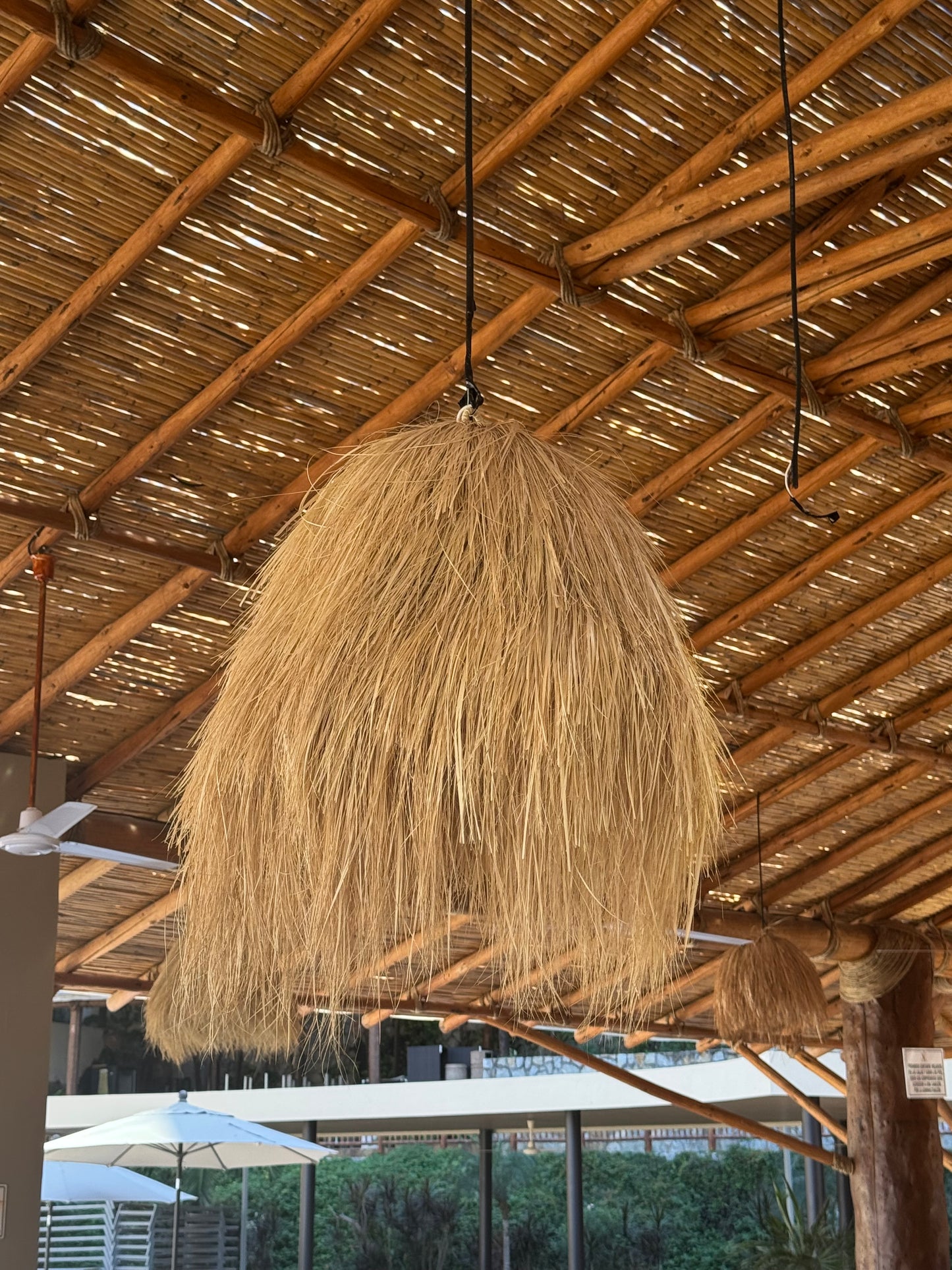 Lámpara Mechuda – Diseño Contemporaneo y Tropical