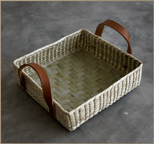 Caja Organizadora de Palma con Asas de Piel - Artesanía Natural para el Hogar