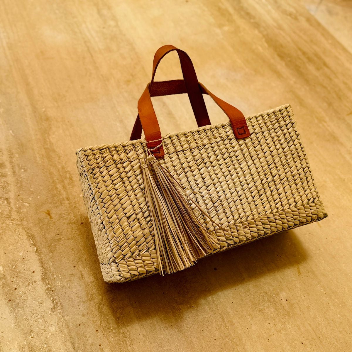 Bolsa para picnic artesanal hecha de palma mediana - Palo Rosa Arte y Diseño